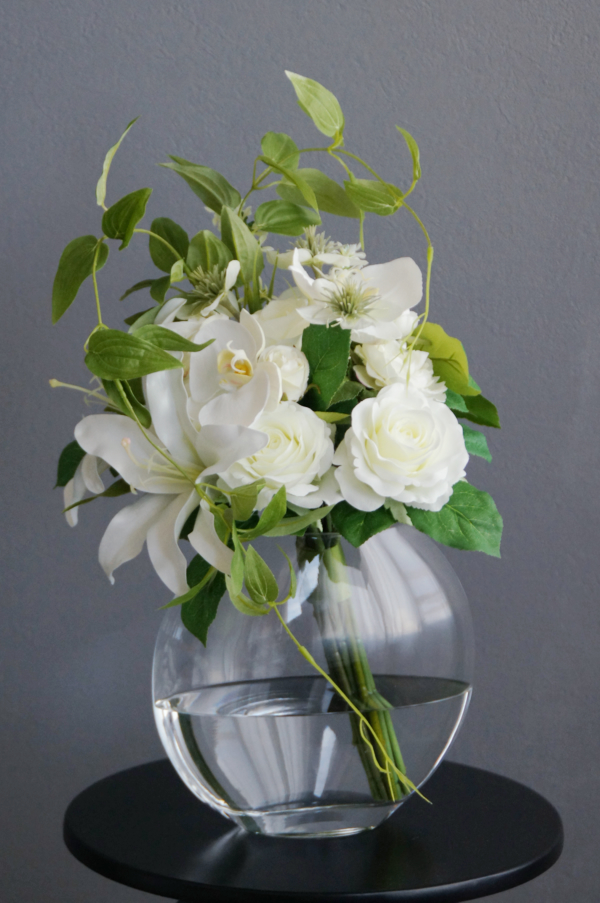 ホワイトローズ×胡蝶蘭ブーケ オーバルベース【フレグランスオプションあり】 造花 アートフラワー Akanbi